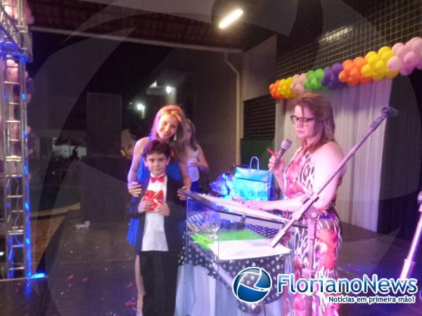 Escola Pequeno Príncipe realiza formatura de alunos do 1º ano.(Imagem:FlorianoNews)