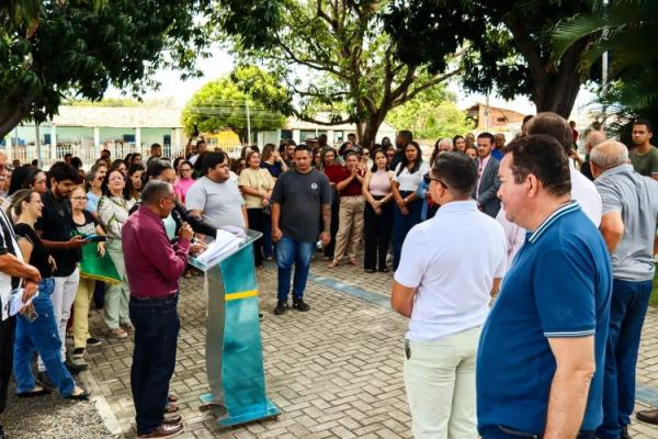 Prefeitura de Floriano entrega van do MobSUAS para fortalecer a assist&ecirc;ncia social.(Imagem:Secom)