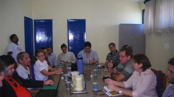 Parlamentares e educadores se reuniram para discutir Pacto pela Educa&ccedil;&atilde;o de Floriano.(Imagem:FlorianoNews)