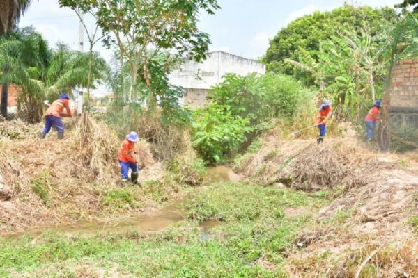 Floriano: Secretaria de Infraestrutura inicia limpeza dos riachos que cortam o munic&iacute;pio.(Imagem:Secom)