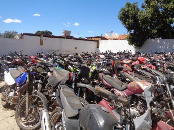 DETRAN realiza leil&atilde;o de ve&iacute;culos e sucatas em Floriano.(Imagem:FlorianoNews)