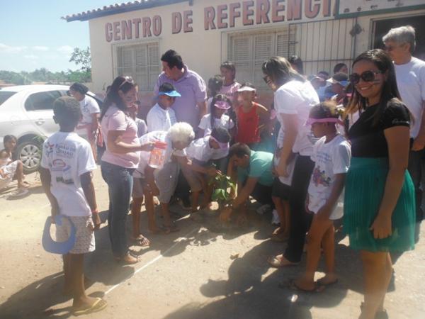 Caminhada e plantio de &aacute;rvores marcam enceramento de Projeto Ambiental em Bar&atilde;o de Graja&uacute;. (Imagem:FlorianoNews)