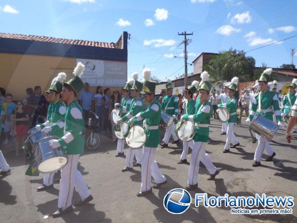 Col&eacute;gio Industrial celebra 46 anos de funda&ccedil;&atilde;o com desfile c&iacute;vico. (Imagem:FlorianoNews)