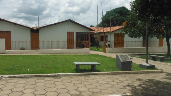 Duas escolas municipais de Floriano serão contempladas com novas carteiras