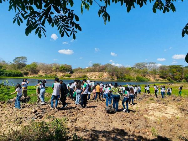 Estudantes da rede estadual conhecem Centro de Educação Ambiental e visitam Parque da Floresta Fóssil.(Imagem:Divulgação)