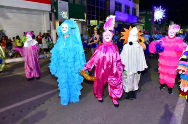 Floriano: desfile das escolas de samba leva milhares de foli&otilde;es &agrave; avenida(Imagem:Reprodu&ccedil;&atilde;o/PMF)