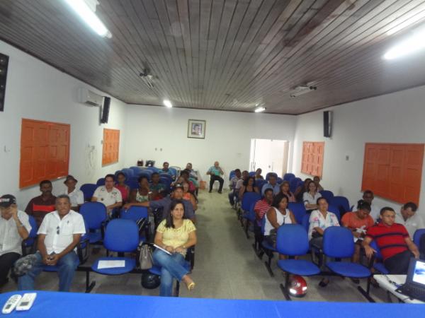 Prefeitura de Floriano e Codevasf discutem implanta&ccedil;&atilde;o do Programa &Aacute;gua para Todos.(Imagem:FlorianoNews)