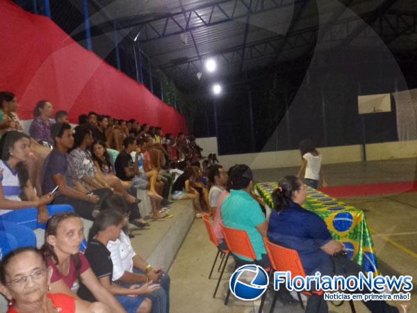 Projeto Express&otilde;es das Ra&iacute;zes Brasileiras apresenta o espet&aacute;culo de dan&ccedil;as regionais.(Imagem:FlorianoNews)
