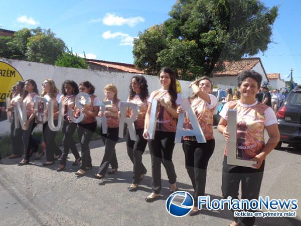 Col&eacute;gio Industrial celebra 46 anos de funda&ccedil;&atilde;o com desfile c&iacute;vico. (Imagem:FlorianoNews)