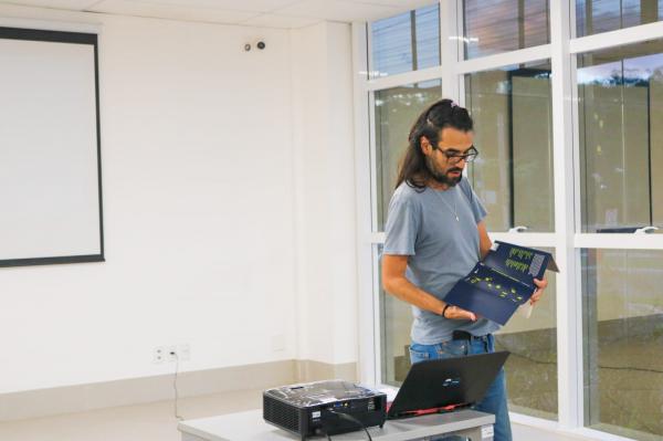 Oficina sobre cria&ccedil;&atilde;o liter&aacute;ria recebe Jo&atilde;o Varella no Sesc Caju&iacute;na(Imagem:Divulga&ccedil;&atilde;o)