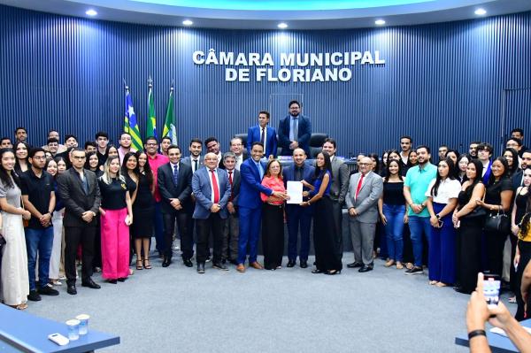 Com apoio do vereador Felipe Vieira, Câmara recebe estudo acadêmico sobre bairros de Floriano(Imagem:Ascom)