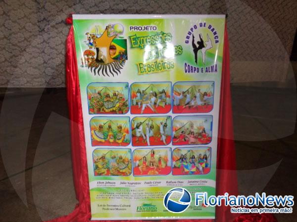 Projeto Express&otilde;es das Ra&iacute;zes Brasileiras apresenta o espet&aacute;culo de dan&ccedil;as regionais.(Imagem:FlorianoNews)