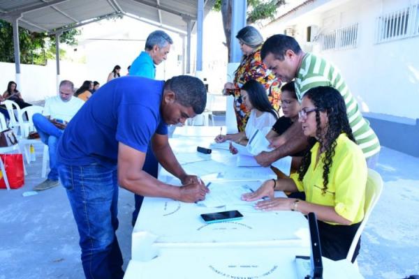  &Ocirc;nibus do Implante Odontol&oacute;gico conclui primeira etapa de atendimentos gratuitos em Floriano(Imagem:Secom)