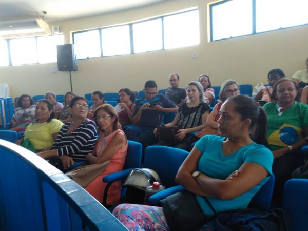 Em assembleia, servidores da Educação decidem fazer paralisação em Floriano(Imagem:FlorianoNews)