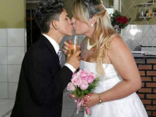 Cabeleireira transexual p&otilde;e casa &agrave; venda para fazer cirurgia de mudan&ccedil;a de sexo.(Imagem:Cidadeverde.com)