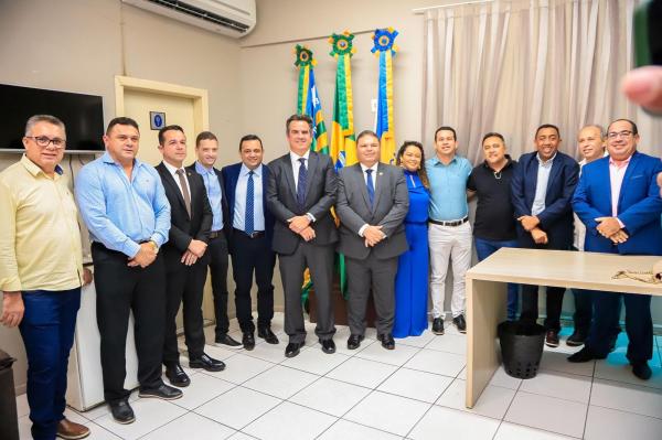 Senador Ciro Nogueira realiza um dia inteiro de reuni&otilde;es e atende prefeitos, vereadores e lideran&ccedil;as de todo o Piau&iacute;  (Imagem:Suyane Mesquita / ASCOM)