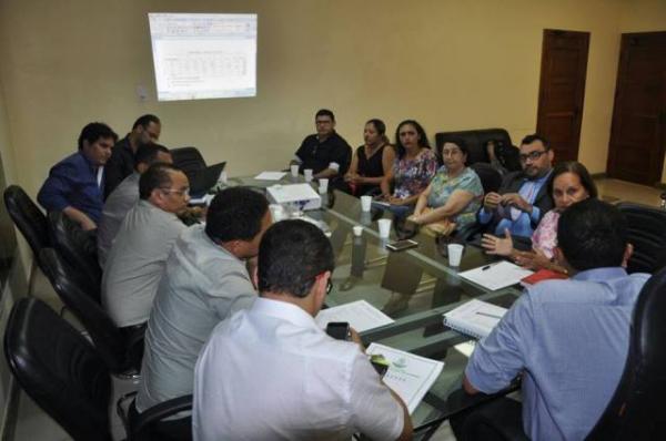 Audiência entre Prefeitura e SINTE discute reivindicações dos professores de Floriano