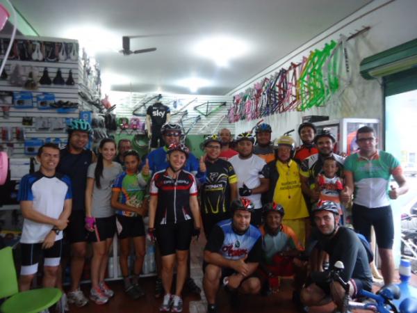 Integrantes do Floriano Bike Clube realizam passeio para comemorar ano novo