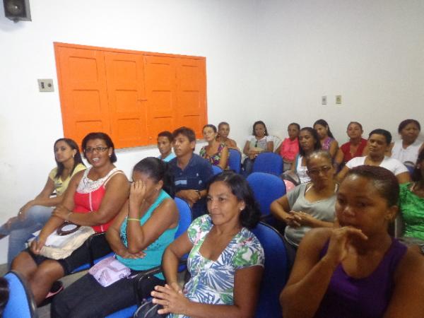 Secretaria de Educa&ccedil;&atilde;o realizou capacita&ccedil;&atilde;o para merendeiras.(Imagem:FlorianoNews)