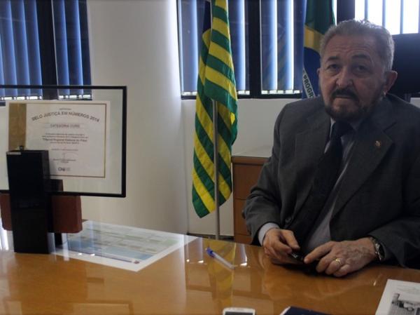 Presidente do TRE-PI compõe forró para alertar contra a compra de voto
