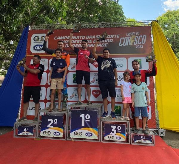Pilotos de v&aacute;rios munic&iacute;pios encaram trilhas t&eacute;cnicas no Enduro do Mel.(Imagem: Divulga&ccedil;&atilde;o)