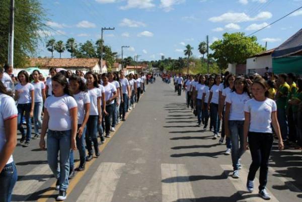 Emo&ccedil;&atilde;o marca o resgate do desfile c&iacute;vico de 7 de setembro em Bar&atilde;o de Graja&uacute;.(Imagem:ASCOM)