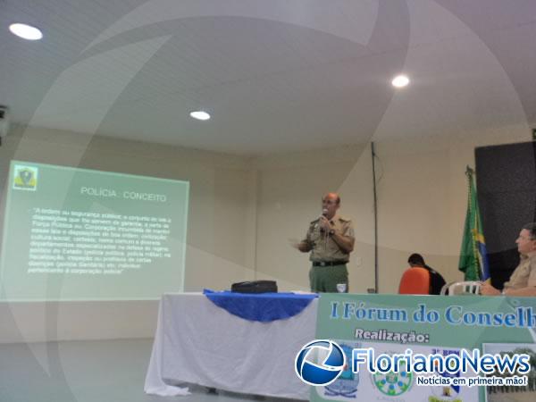 Floriano sedia I Forum do Conselho Comunitário de Segurança Pública.(Imagem:FlorianoNews)