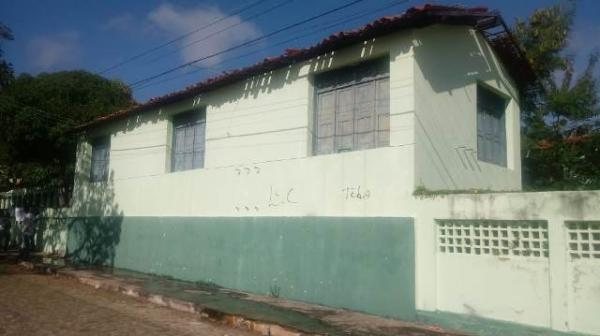 Estudantes realizam ato p&uacute;blico reivindicando reabertura de escola em Floriano (Imagem:FlorianoNews)