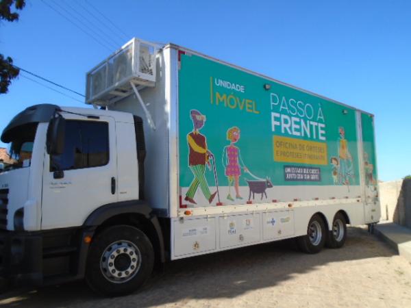 Floriano recebe unidade móvel do projeto "Passo a Frente"