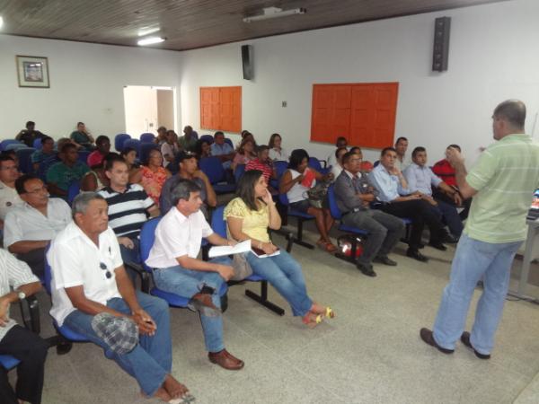 Prefeitura de Floriano e Codevasf discutem implanta&ccedil;&atilde;o do Programa &Aacute;gua para Todos.(Imagem:FlorianoNews)