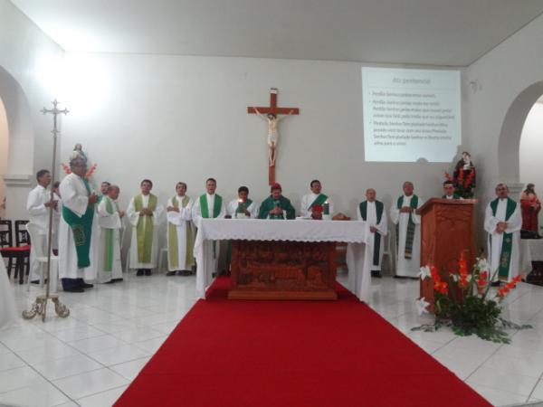 Missa marca posse do novo p&aacute;roco da Par&oacute;quia Santo Ant&ocirc;nio, em Bar&atilde;o de Graja&uacute;.(Imagem:FlorianoNews)