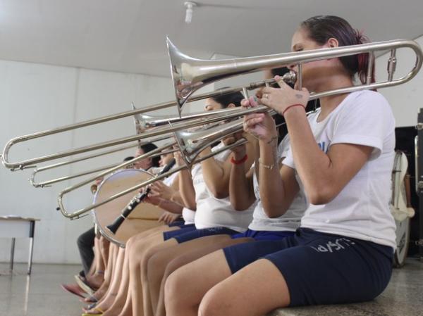 Banda formada por detentas muda rotina em penitenciária do Piauí