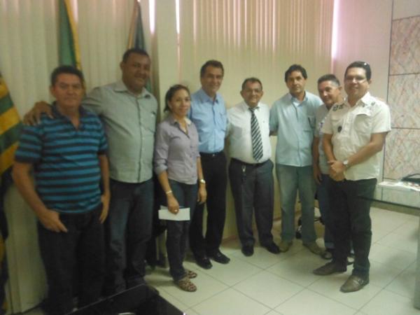 Comiss&atilde;o do PRB visita a Prefeitura de Floriano.(Imagem:FlorianoNews)