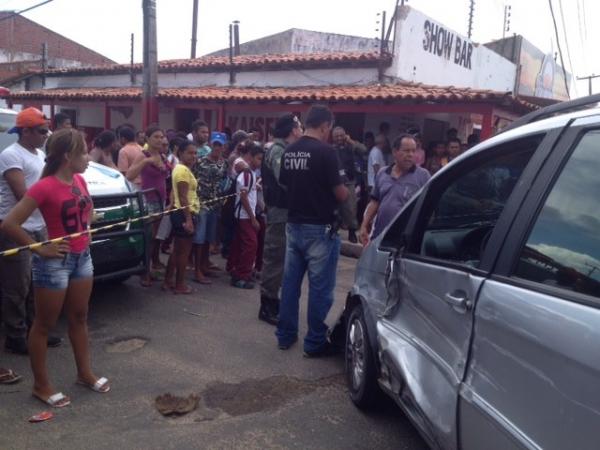 Homens assaltam supermercado e atropelam casal durante fuga em Teresina
