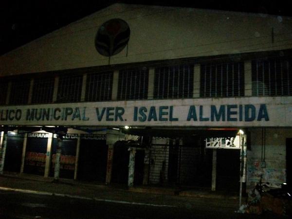 Falta de energia no Mercado Central de Floriano afeta permissionários