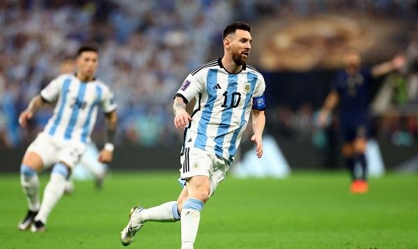 &Aacute;rbitro rebate cr&iacute;ticas sobre gol da Argentina na Copa.(Imagem:Reuters/Carl Recine/Direitos Reservados)