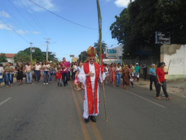 Missas e procissões celebram o Domingo de Ramos em Floriano