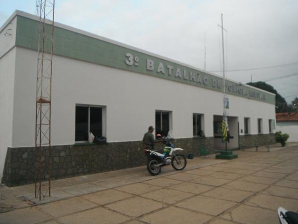 Após denúncia de populares, motocicleta tomada de assalto é recuperada pela PM