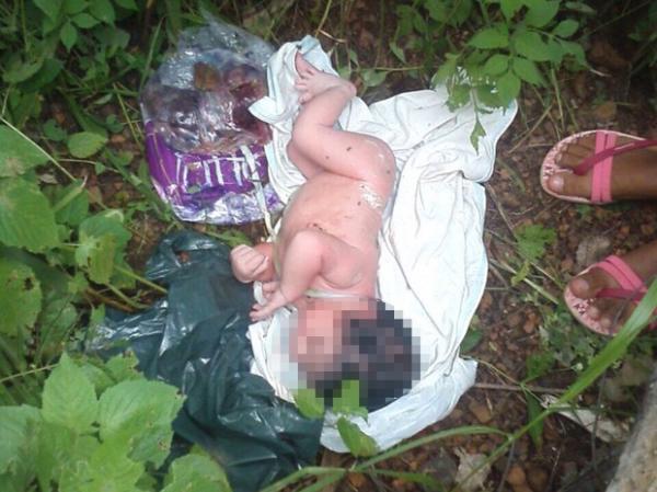 Beb&ecirc; foi achado no quintal de uma casa na cidade de Castelo do Piau&iacute;.(Imagem:Divulga&ccedil;&atilde;o/Pol&iacute;cia Civil)