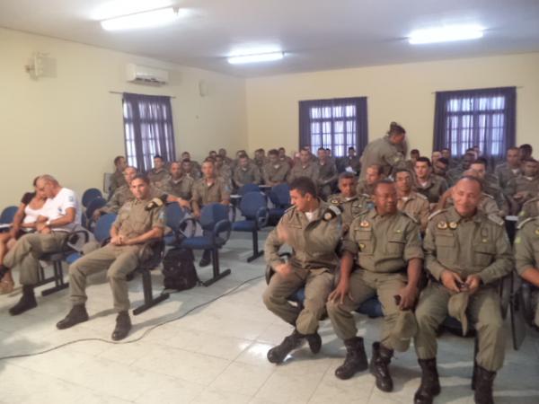 Concludentes do Curso de Forma&ccedil;&atilde;o de Soldados participam de aula da saudade.(Imagem:FlorianoNews)