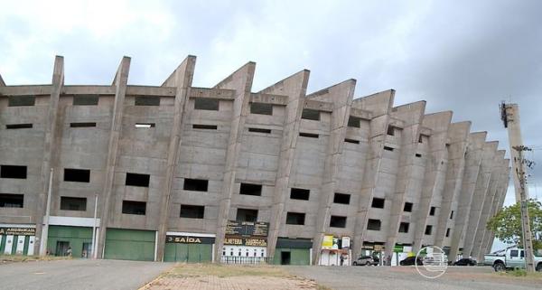 Após vistoria, Governo decreta estado de emergência no estádio Albertão