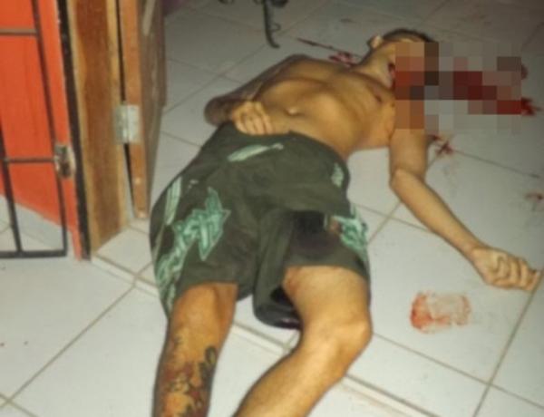 Homem é morto com 4 tiros a queima roupa.(Imagem:180graus)