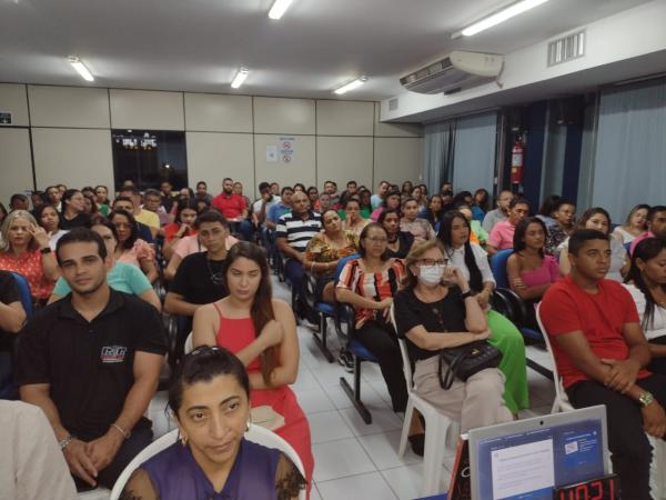 Palestra destaca cuidados financeiros para o sucesso nos neg&oacute;cios durante a Semana do Mei.(Imagem:FlorianoNews)