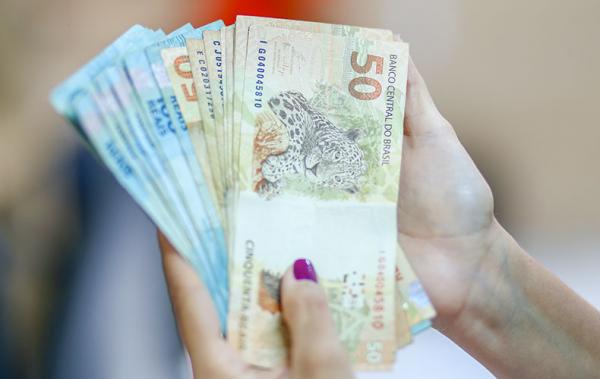 Caixa começa a pagar hoje abono salarial para nascidos em julho