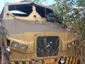 Homens armados com fuzis assaltam dois carros fortes em Canto do Buriti
