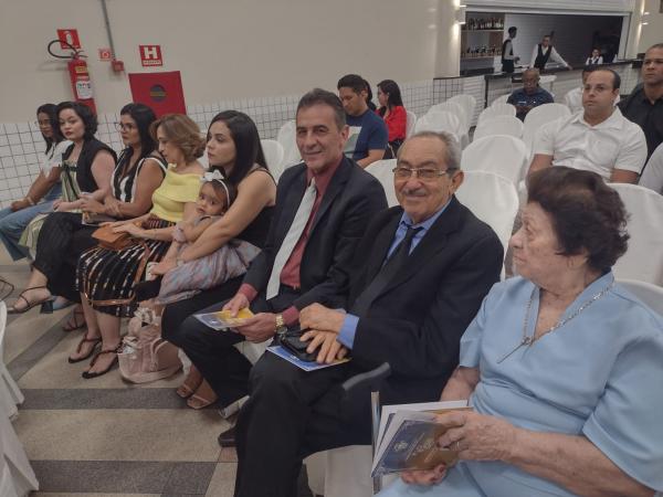 Floriano celebra personalidades com a entrega da Medalha do Mérito
