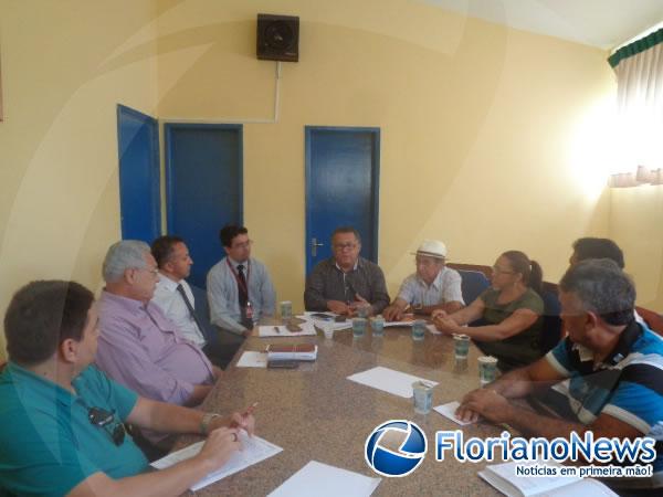 Sinconflor e vereadores se re&uacute;nem com gerentes de bancos de Floriano.(Imagem:FlorianoNews)