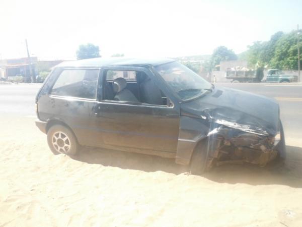 Acidente envolvendo carro e moto deixa feridos em Bar&atilde;o de Graja&uacute;.(Imagem:FlorianoNews)