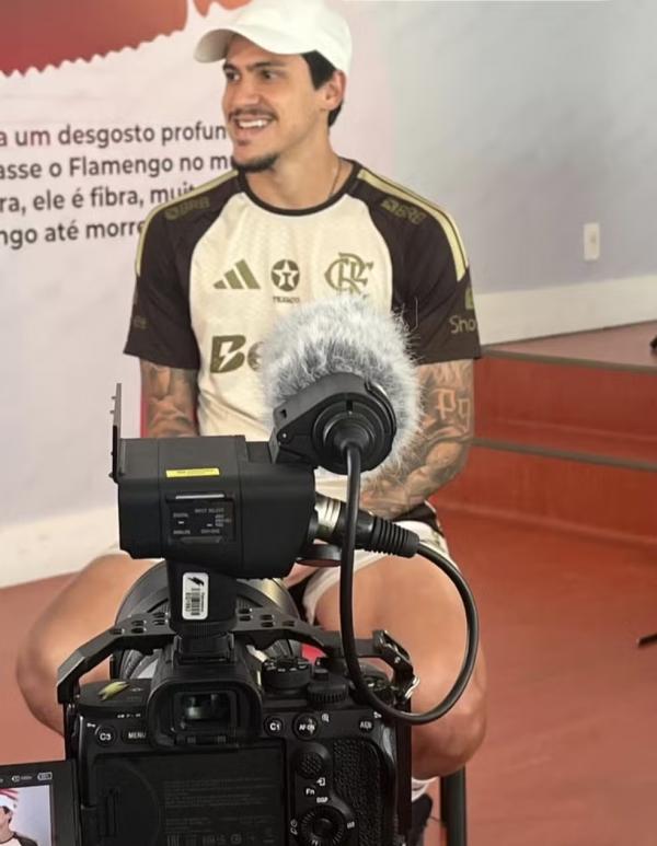 Pedro em entrevista no Flamengo.(Imagem:Rodrigo Cerqueira / ge)