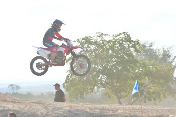  Em incentivo ao esporte, Prefeitura Municipal apoia o 2&ordm; Motocross de Anivers&aacute;rio de Floriano(Imagem:Secom)